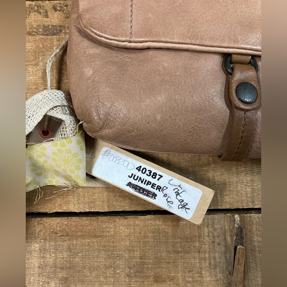 Juniper | MINI LEATHER SHOULDER BAG - Picture 7 of 8